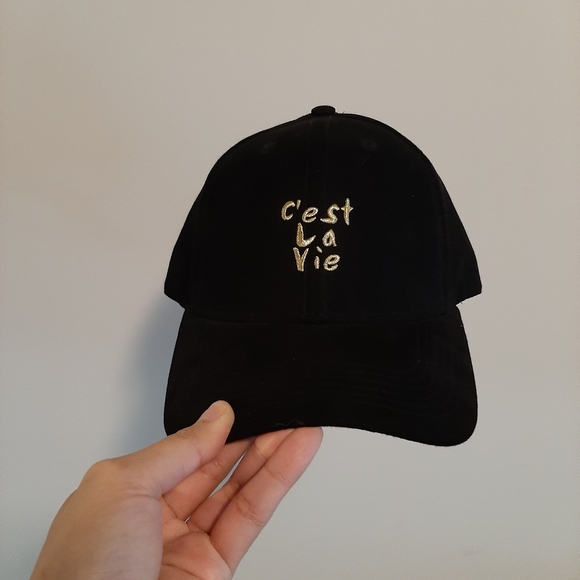 C'est La Vie Other - 2/$15⭐ C'est La Vie Velvet Hat